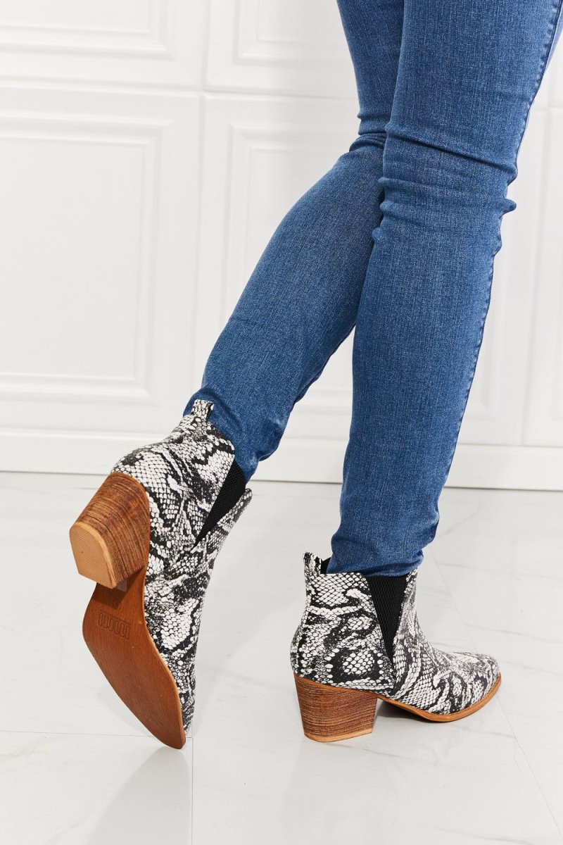 MMShoes Back At It Point Toe Bootie in Snakeskin | Boots | 3