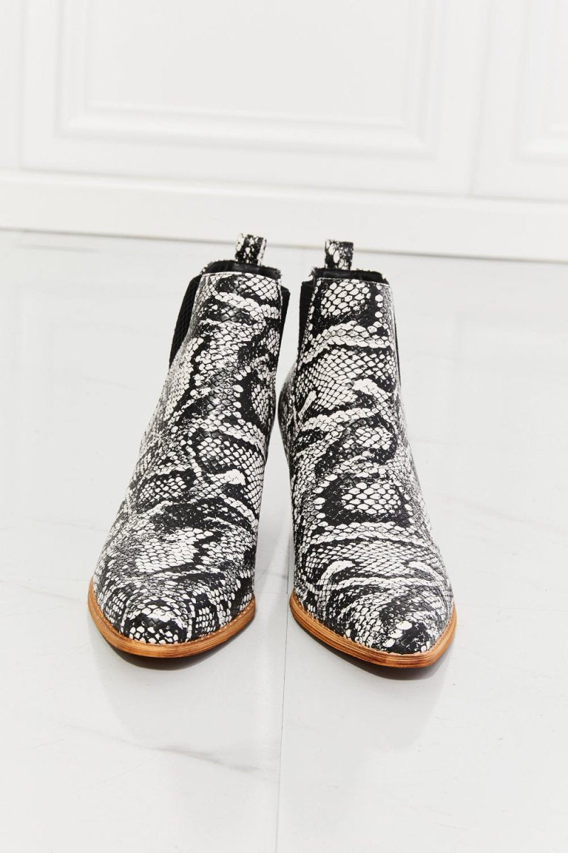 MMShoes Back At It Point Toe Bootie in Snakeskin | Boots | 4