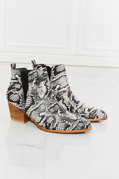 MMShoes Back At It Point Toe Bootie in Snakeskin | Boots | 5