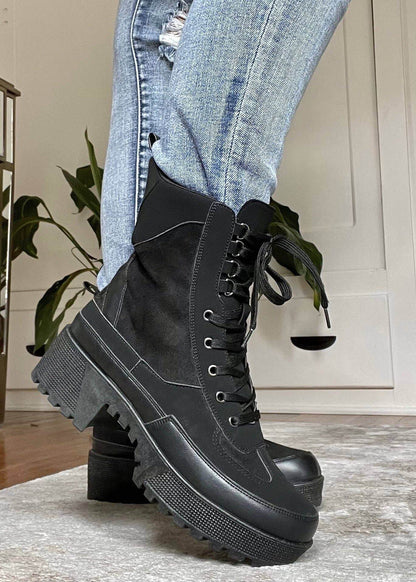 Desert Lace Up Boots in Black | 2FruitBearers