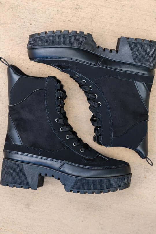 Desert Lace Up Boots in Black | 2FruitBearers