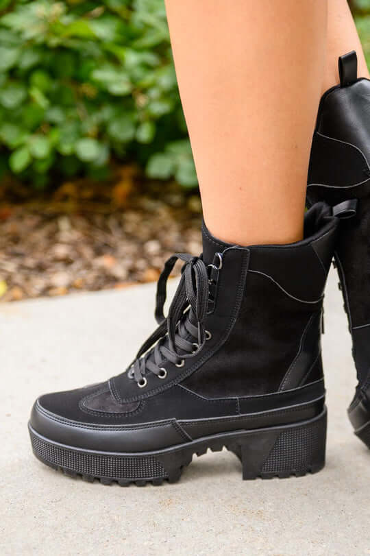 Desert Lace Up Boots in Black | 2FruitBearers